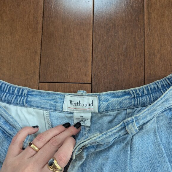 CLASSIC LIGHT WASH VINTAGE DENIM SHORTS - Picture 3 of 4